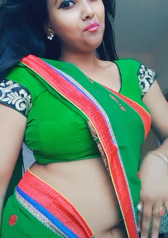Bengali Girl Very Big Navel show in saree mp4 snapshot 00 05 840 —  Postimages