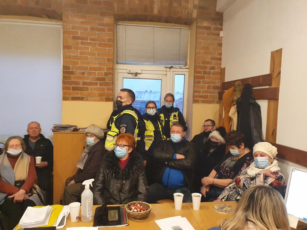 Į susitikimą su profesoriumi E. Vaitkumi įsiveržė policija