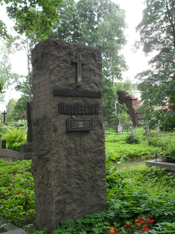 Maksim-Kovalevsky-grave