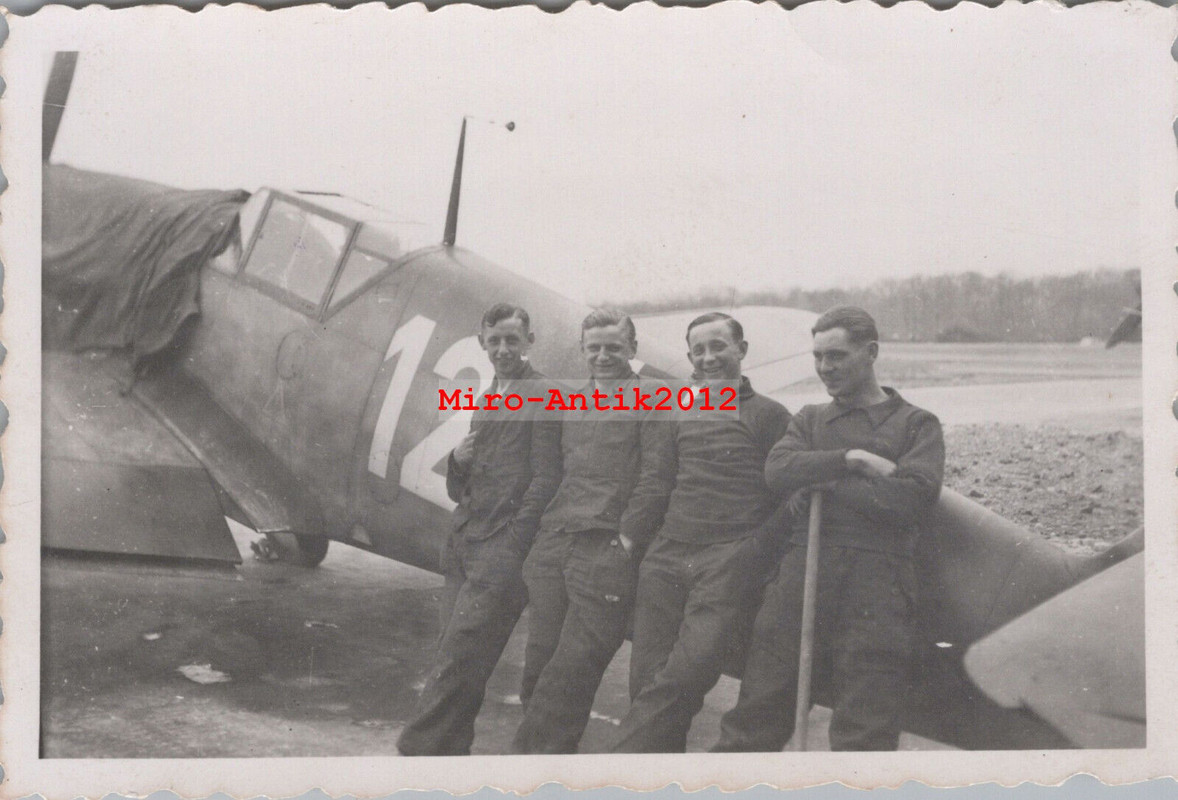 Foto, Messerschmitt Bf 109 Nummer 12 Jagdgeschwader 5 Finsterwalde 1944 (N)50865