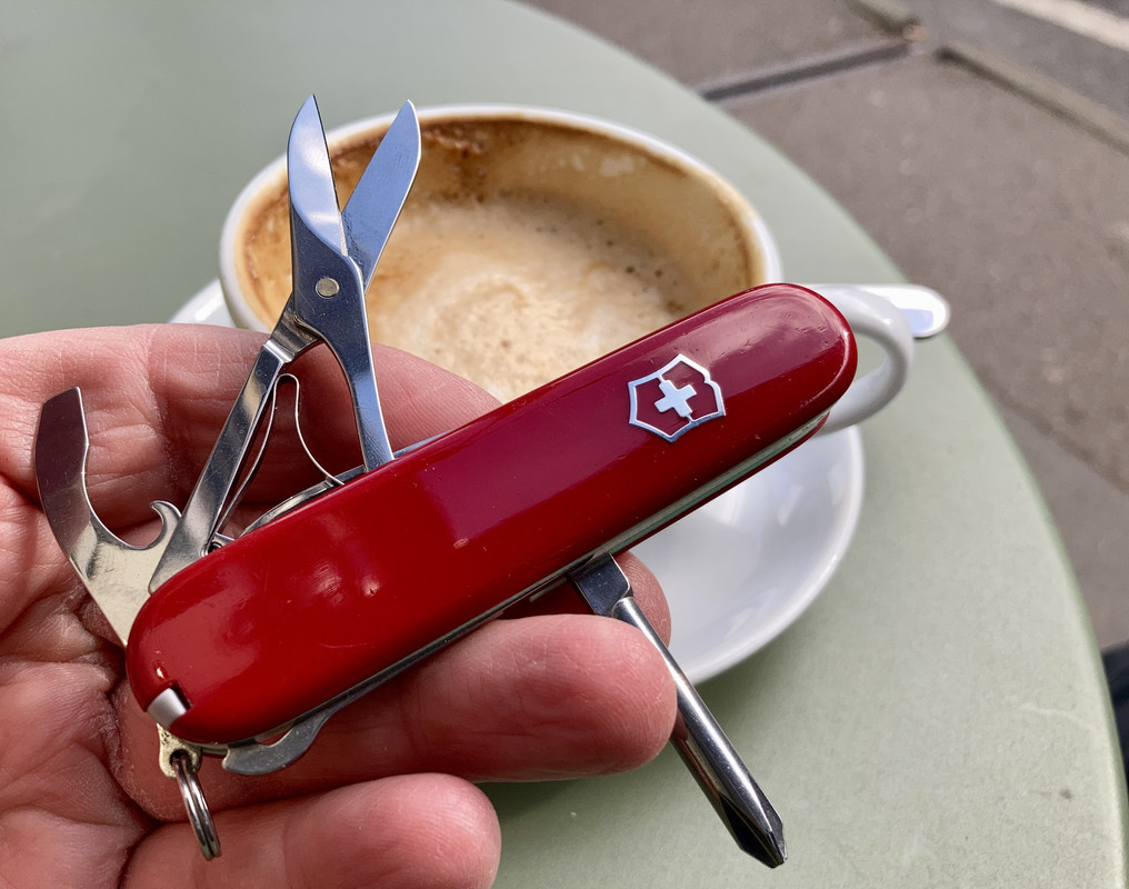 4DA73A1E-CA25-4CB9-A81F-2904C02D66D7