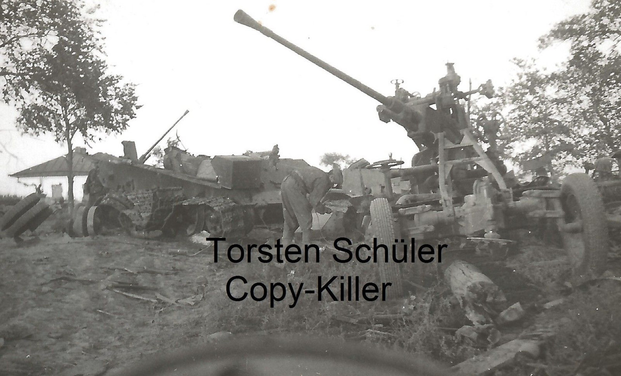 russ.Panzer   Geschütze nach der Schlacht