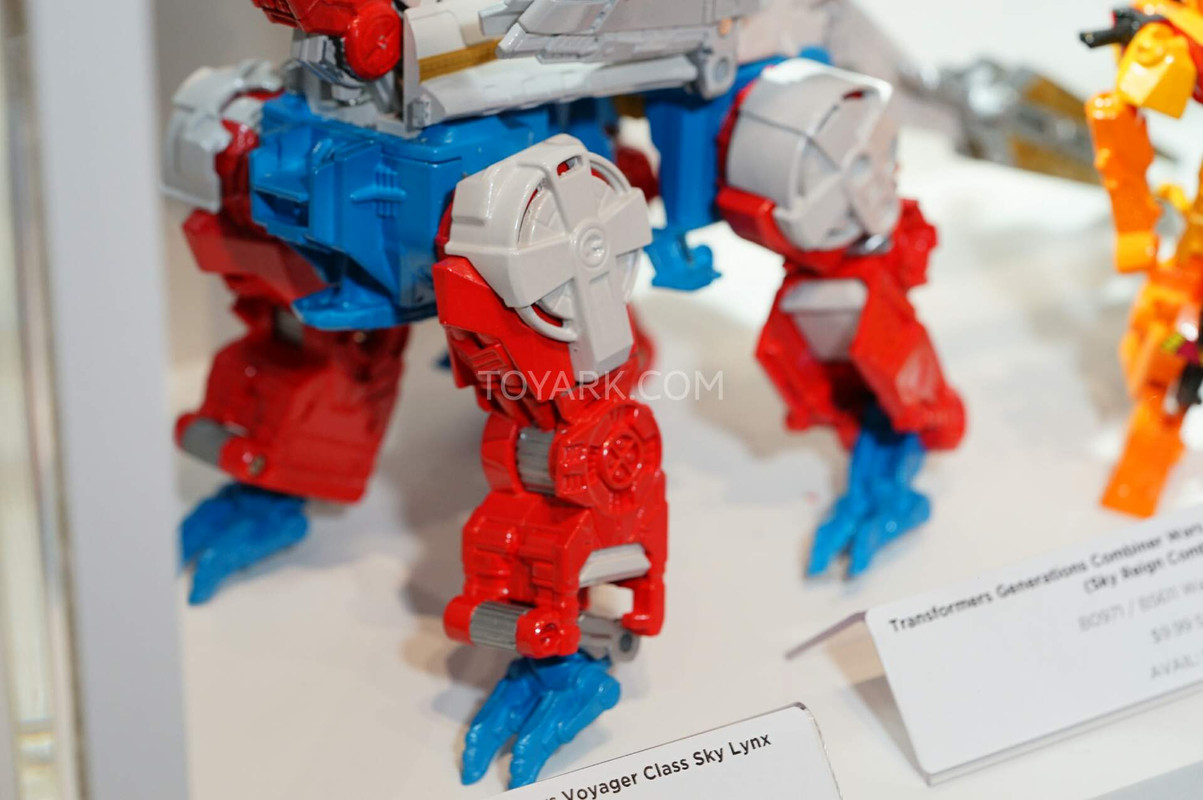 SDCC2015-Hasbro-Transformers-Combiner-Wars-017