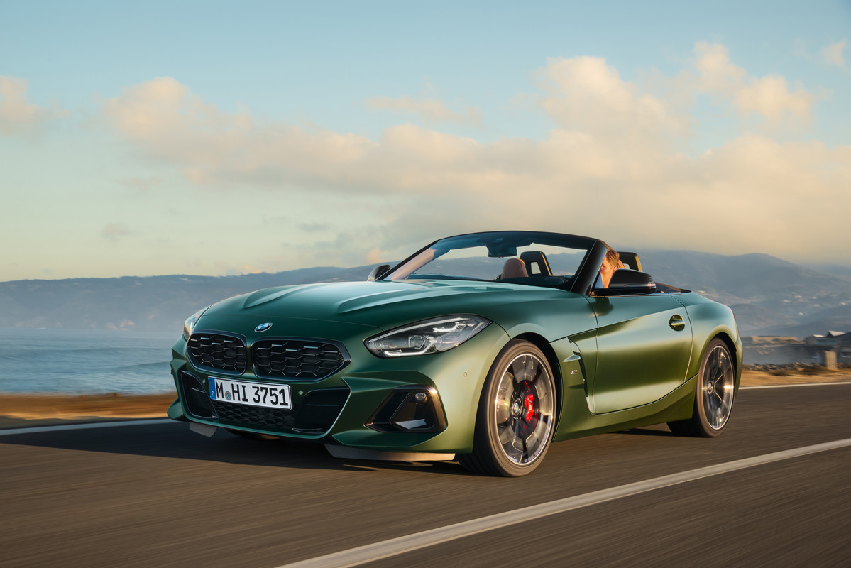 P90535751_highRes_the-bmw-z4-m40i-with