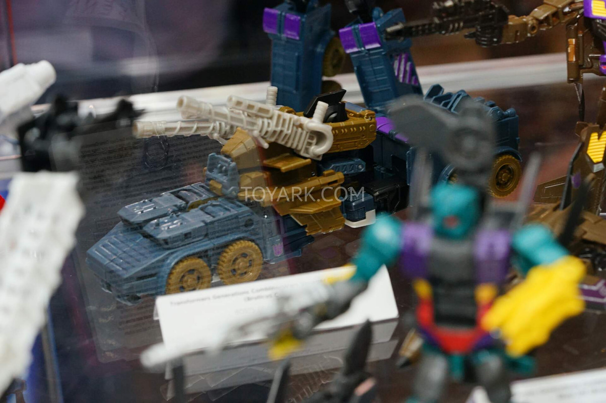 SDCC2015-Hasbro-Transformers-Combiner-Wars-036