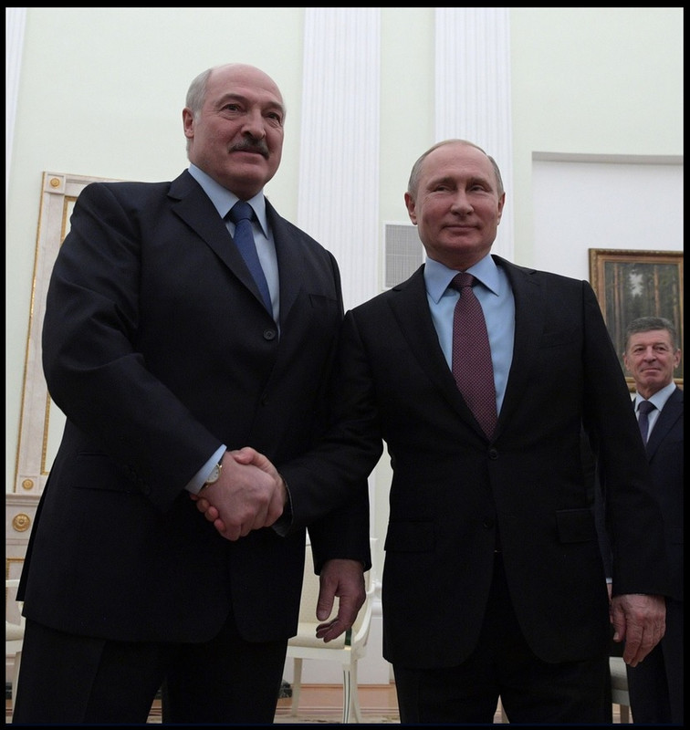 Президент Путин и Президент Лукашенко после нелёгких трудов. 25 