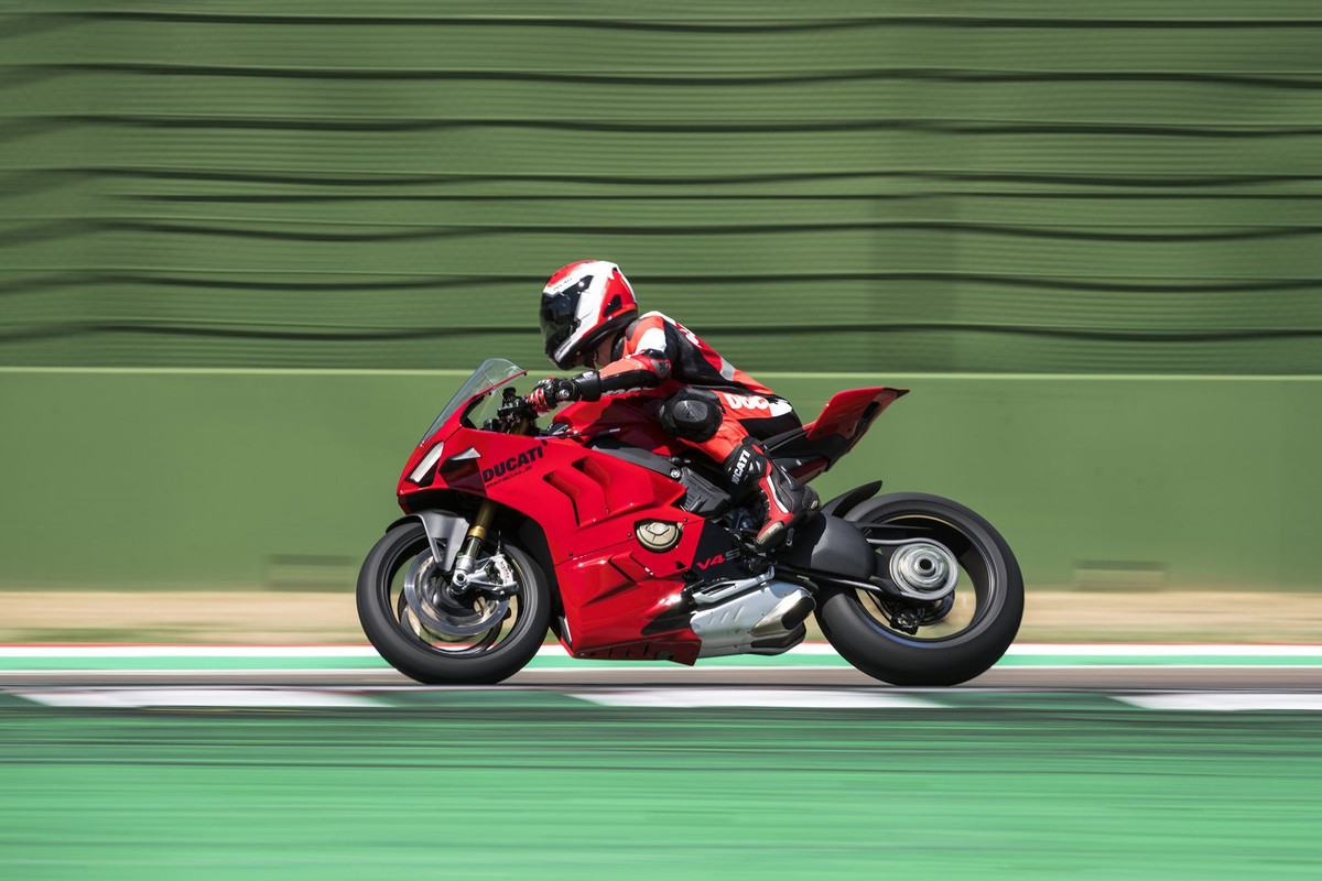 Супербайк Ducati Panigale V4 2022