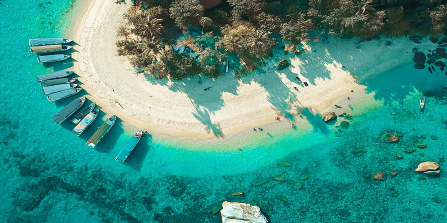 Menikmati Keindahan Pantai Tanjung Kelayang yang Sangat Menawan