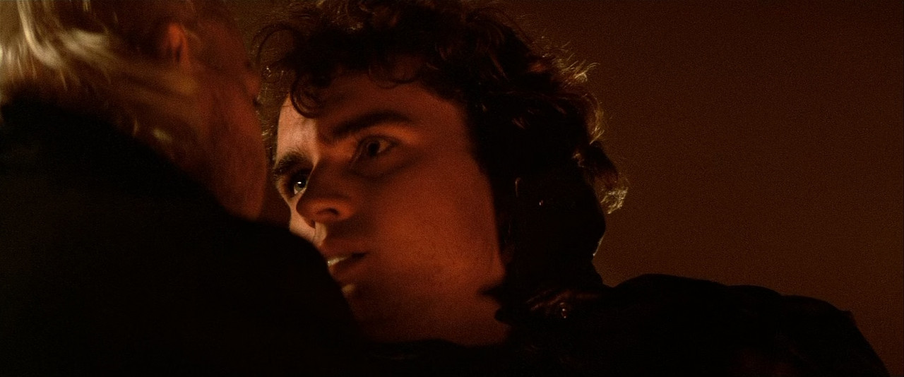 The Lost Boys (1987).mkv_snapshot_00.59.54_[2018.03.01_16.36.26]