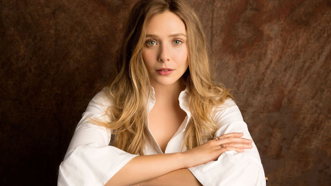 crossed-arms-elizabeth-olsen