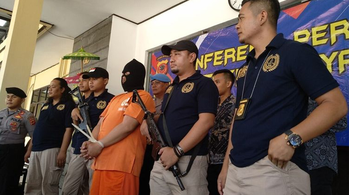 Kepala Polres Tasikmalaya Kota AKBP Anom Karibianto merilis pengungkapan kasus siswi SMPN 6 Tasikmalaya yang tewas di gorong-gorong sekolahnya, Kamis (27/2/2020) siang.