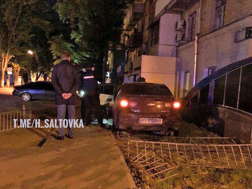 В Харькове автомобили вылетели на тротуар: есть травмированные (фото)