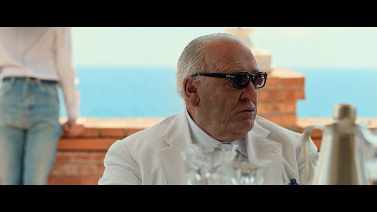 mpv-shot_Parthenope.2024.2160p.UHD.BDRemux.HDR.HEVC-Нечипорук_00_15_38_0005