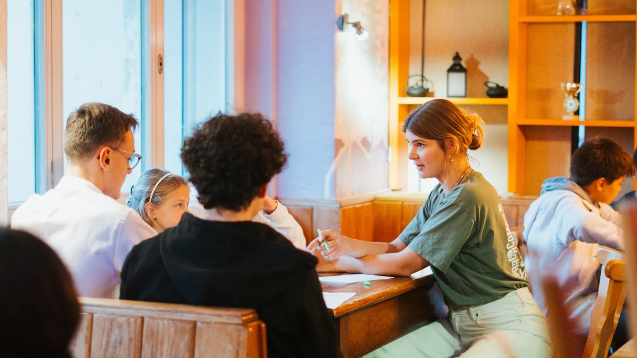 enfants apprennent une lanuge, meilleur âge