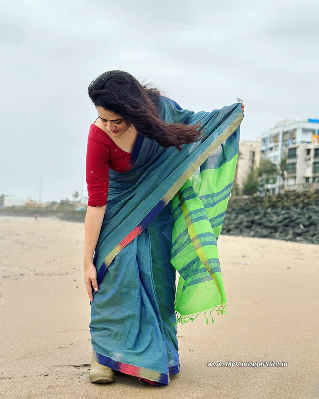 4-Girija-Oak-at-the-Beach-in-Green-Saree-Red-Blouse-My-Vantage-Point