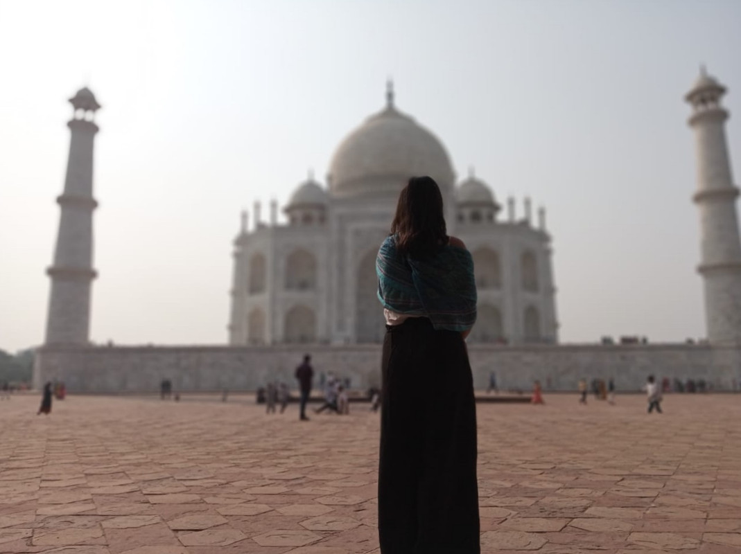 eastern gate entry at taj mahal