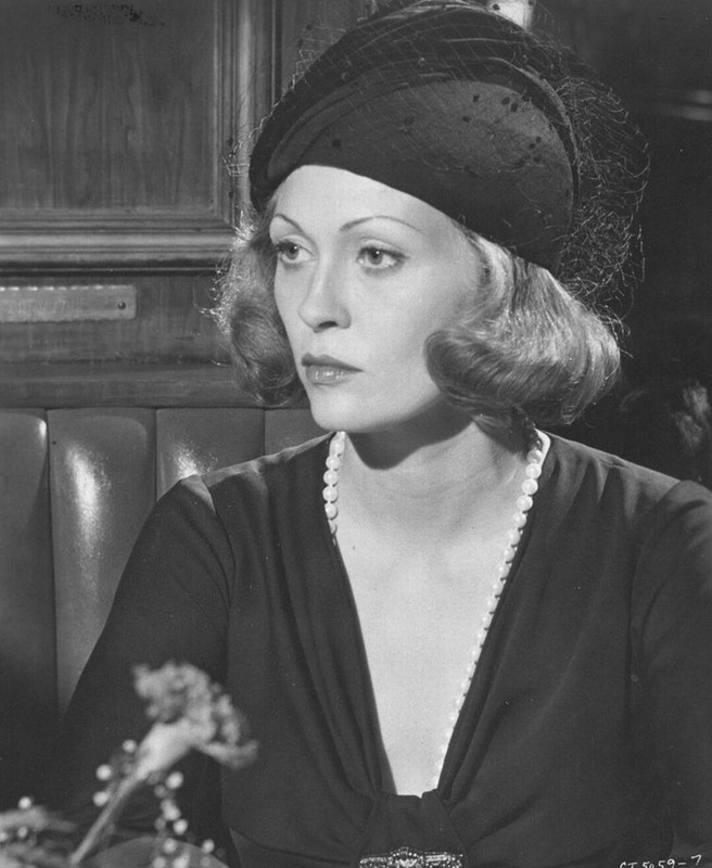 Faye_Dunaway_b18