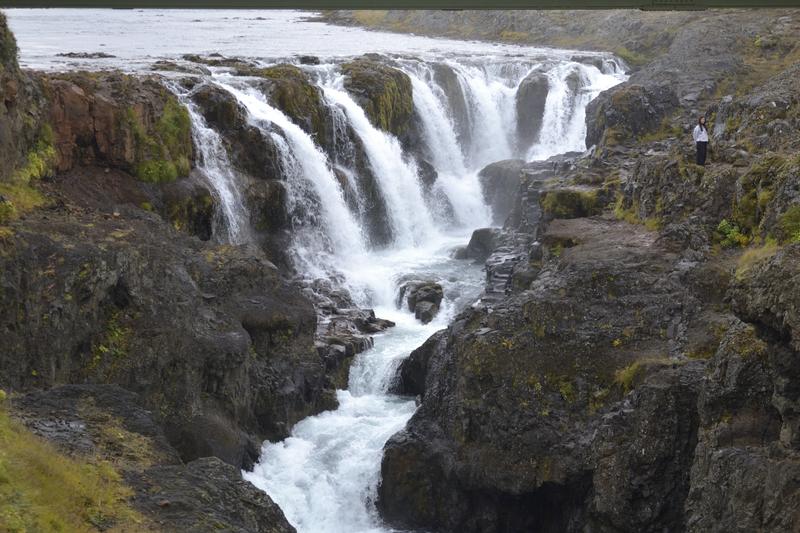 Tejados de turba, cañones y campos de lava, Península Snaefellnes - Islandia, donde la tierra ruge. (8)