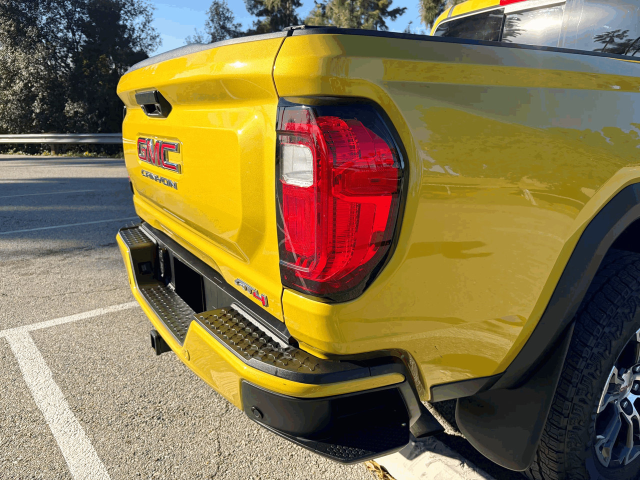 Vehicle thumbnail 3