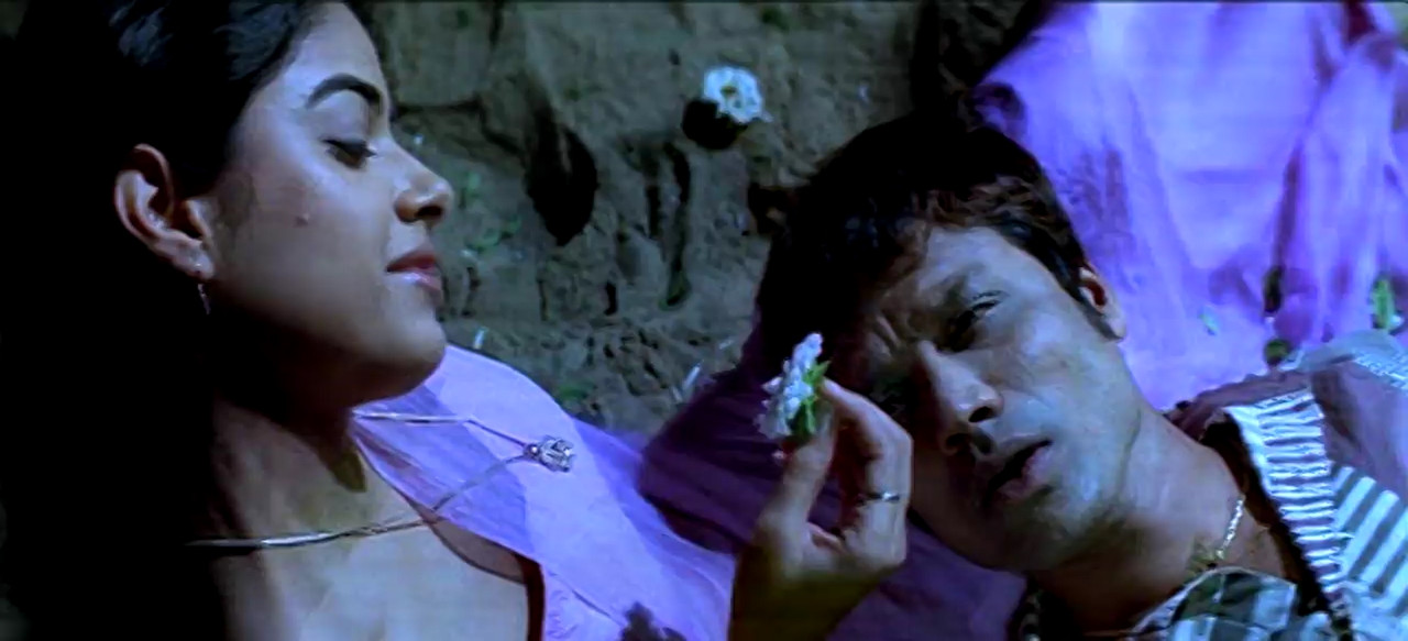 Ah Aah: Anbe Aaruyire 2005 WebRip [Tamil] 480p, 720p Screenshot