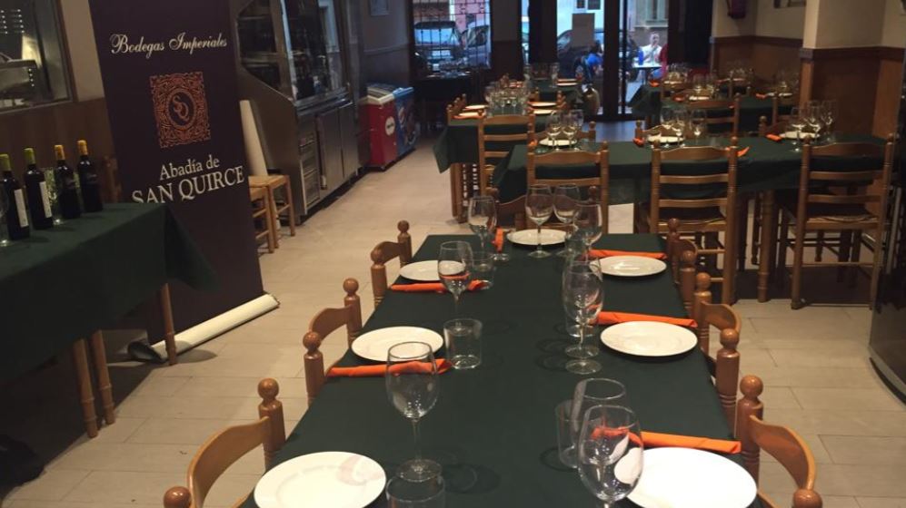 Gastro-Bar-La-Plaza-Anna-Interior