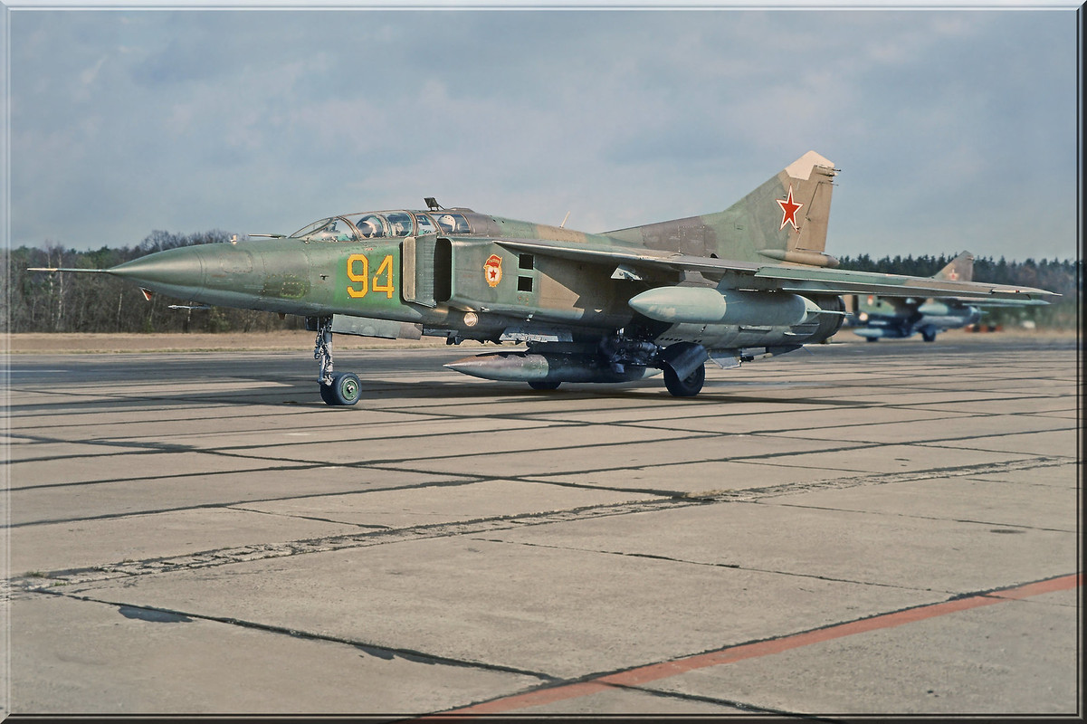 19 GvAPIB Mig-23UB 94 Yellow (2)a