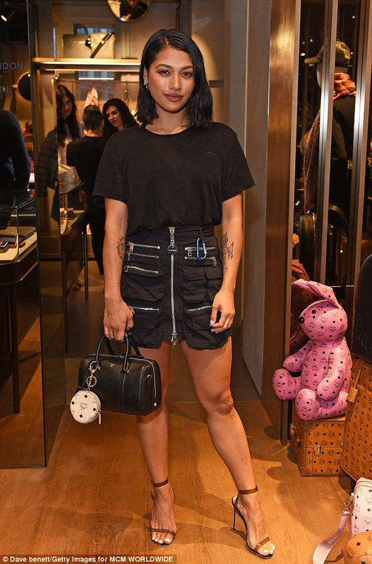 4C9AC56F00000578-0-image-a-236_1527207163196