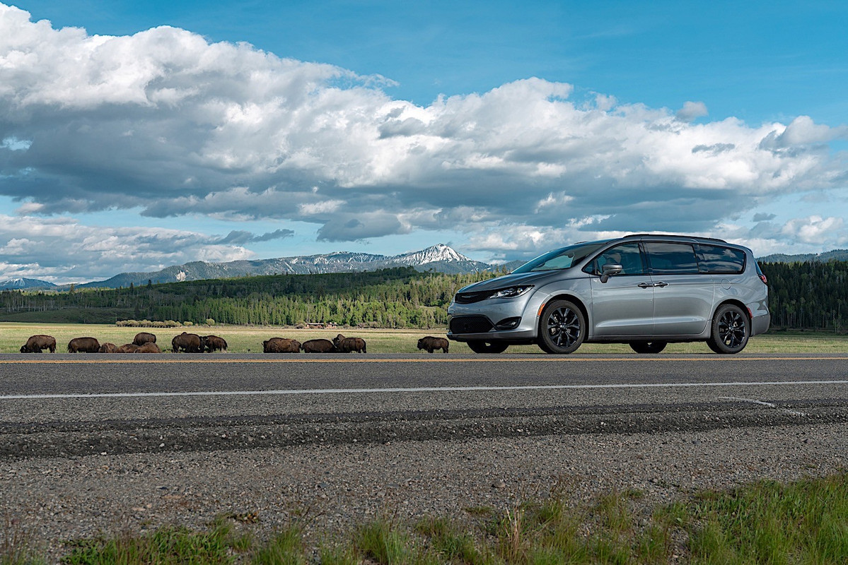 2020 Chrysler Pacifica Red S Edition (7)