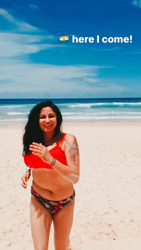 Writer Tara Kaushal Huge Bouncing Boobs and Wide Big Deep Navel in Red bikini.mp4_snapshot_00.16.652