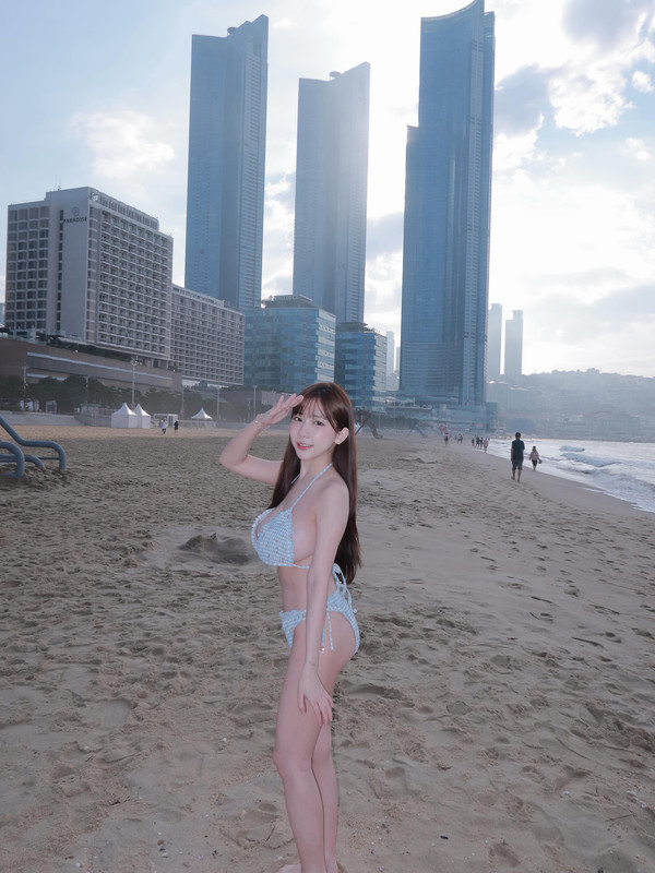 甜美直播主火辣身材照