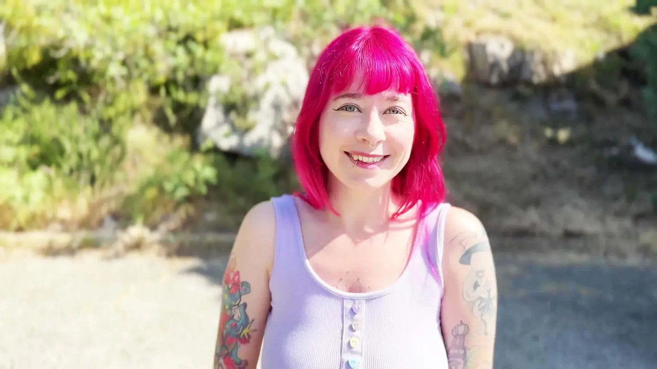 JacquieEtMichelTV 26 04 29 Bulma 34 satisfies her curiosity a second time!