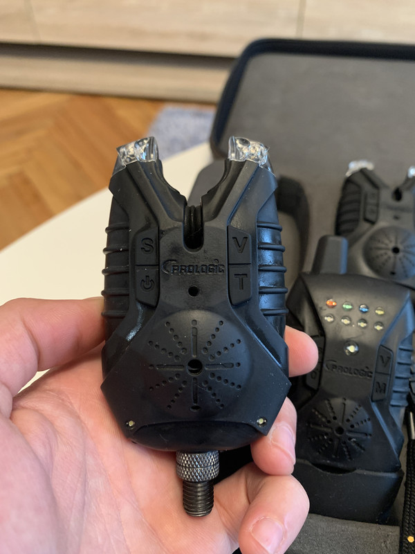 6D6EB82D-2A29-49C3-8AB7-BD58015784F9