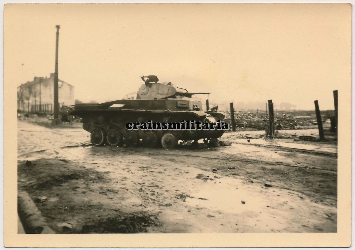 Orig. Foto zerstörte Panzer II Tank in WARSCHAU Polen 1939