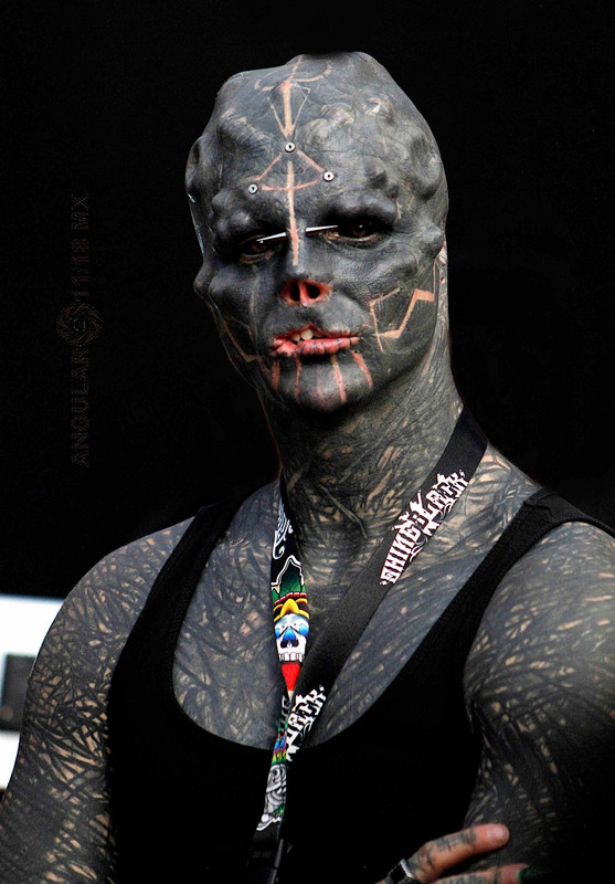 Hombre se amputará una pierna para cumplir su sueño de convertirse en alien