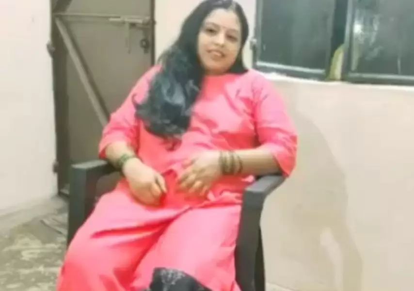 Desi indian Bhabhi fucked on chair by plumber boy