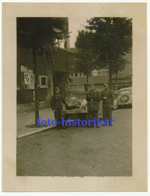 Kameraden LW Feld Div vor VW Kübelwagen Typ 82 K