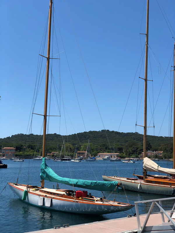 CDDAF3B0-A25B-4F09-8E8F-FD4A2A006145