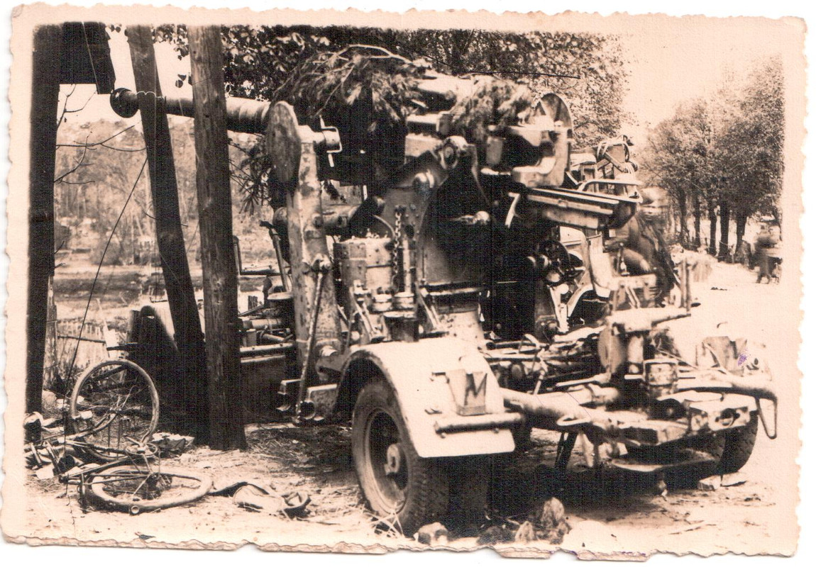 Немецкая пушка, подбитая под Берлином, 1945 г.