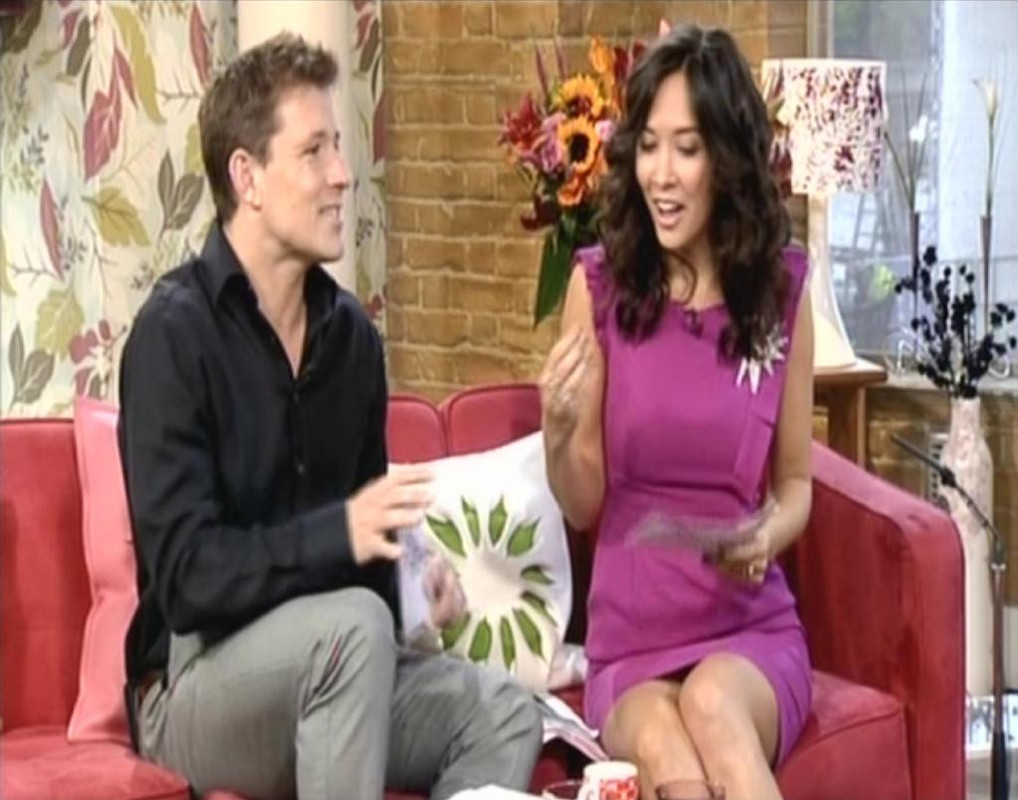 myleene-klass-upskirt-slomolegs-this-morning-27-aug-10-2
