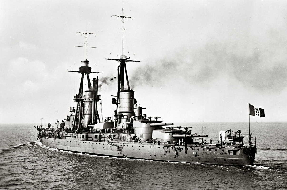 RN-Giulio-Cesare-en-su-configuraci-n-original-alrededor-de-mediados-de-la-d-c-1920.jpg