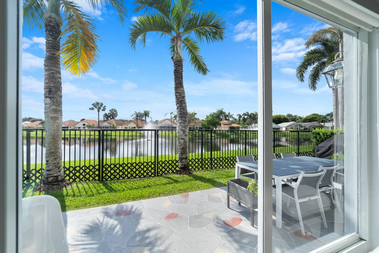 8950 Lake Park Circle North, Davie, FL 33328