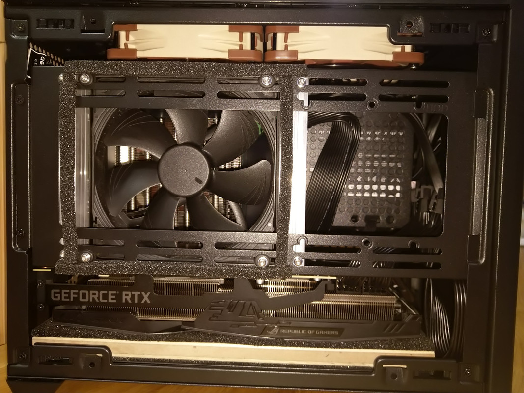 Log NR200 with sidemounted 140mm intake fan Alpenföhn Black Ridge and Noctua NHC14S SFF