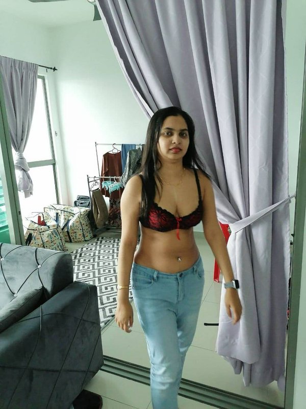 Beautiful Indi Wife Giving Blowjob & Sucking Balls Sexy Pussy Closeup Roamcne With Hubby Videos+Pics 2 IMG-2.jpg
