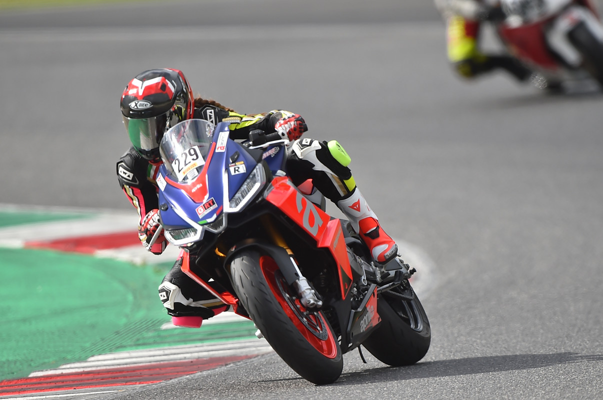 6B479BBA-5F5F-4E51-B572-AEF886BDF5A9