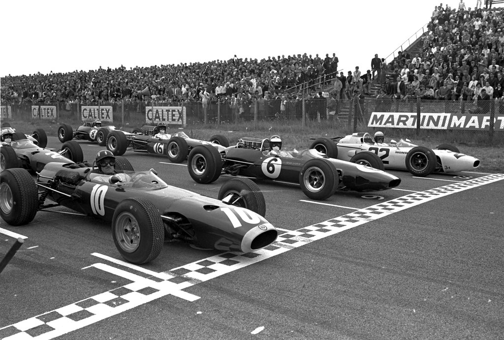 1965_dutch_grand_prix_start_by_f1_history-d557l0