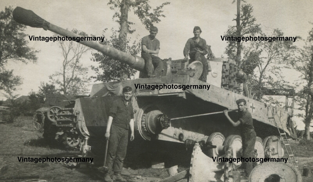 Foto Russland WH Panzer VI Tiger schwere Panzerabt. Werkstatt Reparatur (2)