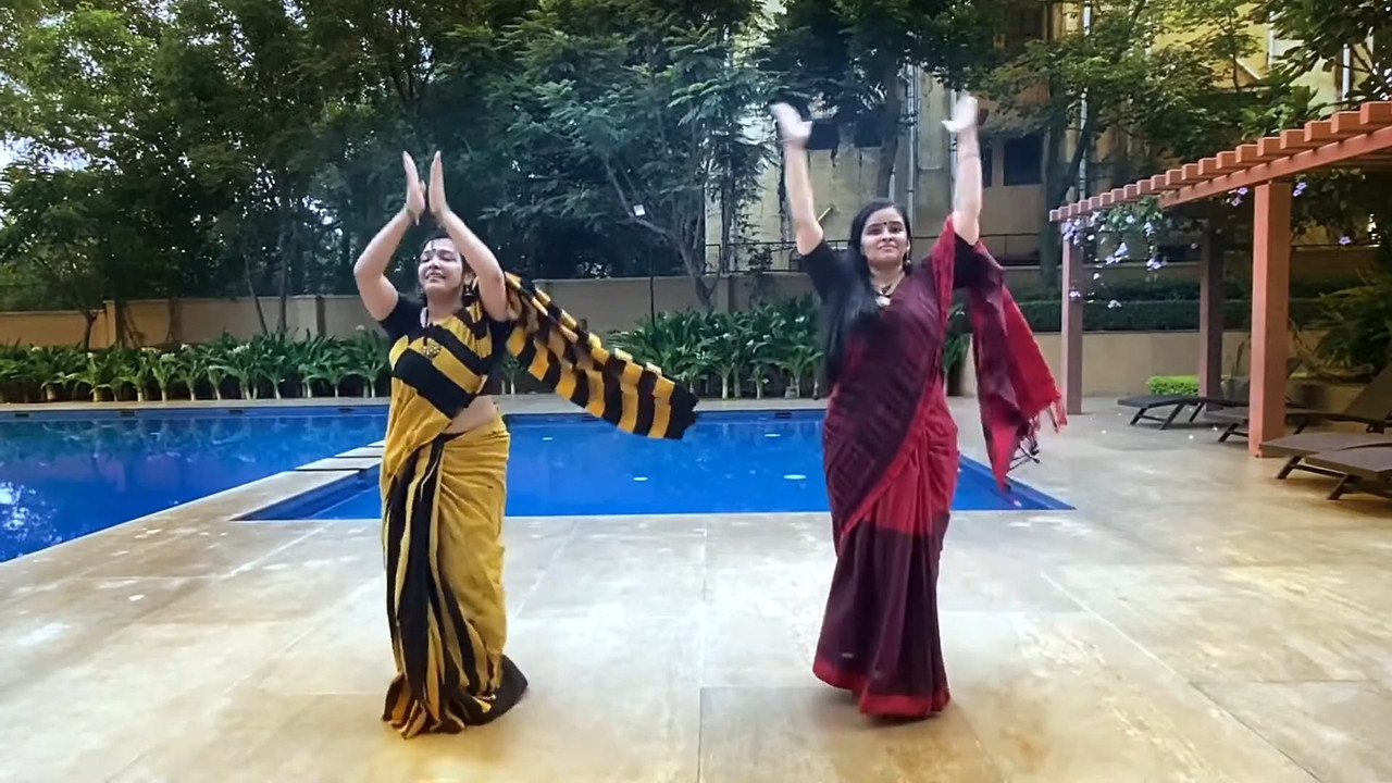 Malayali Homely Aunties Big Ass,Boobs and Navel while dancing.mkv_snapshot_00.50.494