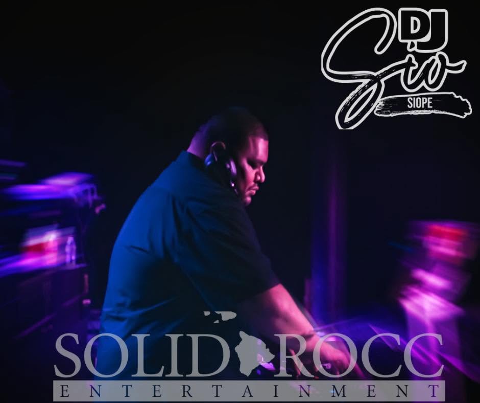 DJ Sio performing