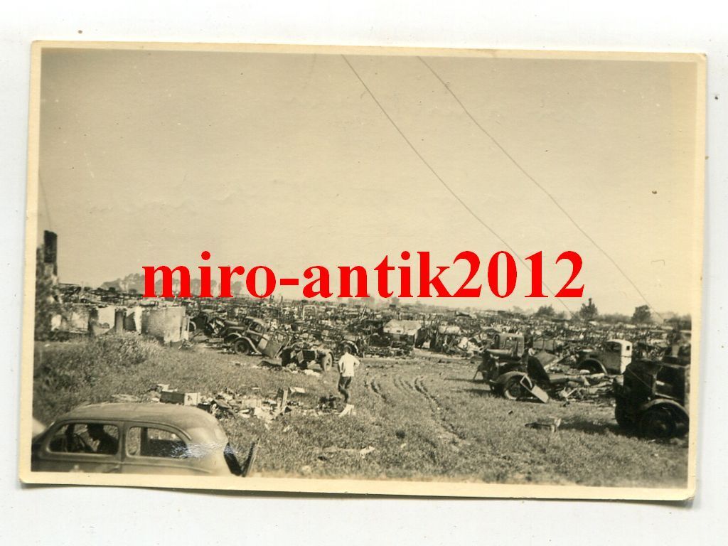 Foto, Wehrmacht, englische zerstörte PKW, LKW vo
