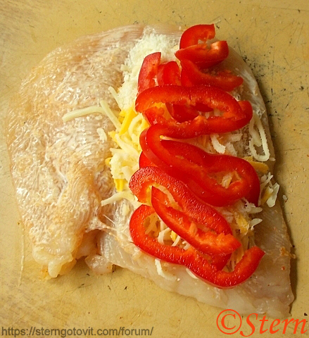 Куриная грудка с сыром и паприкой